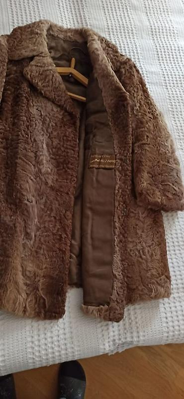 karakul: Qəhvəyi kürk palto - Material: yumşaq, sıx teksturalı kürk xarici — 1