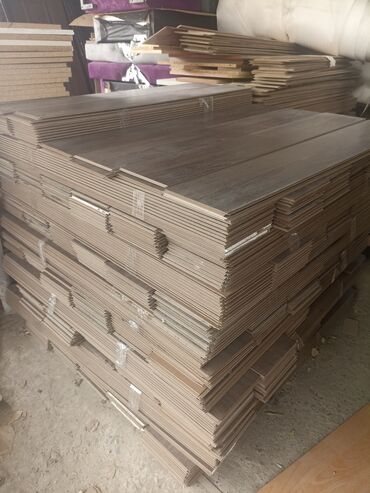 mdf laminat: Laminat super vəziyyətdə qalın laminatdi zamoku çox səliqəlidir