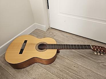 где купить гитару: Классическая гитара Yamaha C40M - Полноразмерная классическая гитара — 2