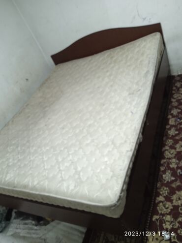 продаю двухспальная кровать: Спальный гарнитур, Двуспальная кровать, Тумба, Матрас, Б/у