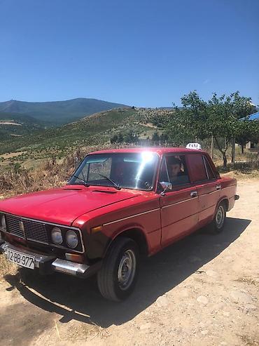 e90 aksesuar: VAZ 2106, qırmızı rəngli, sedan kuzov. Xüsusiyyətlər: - 4 qapı, 5 — 1