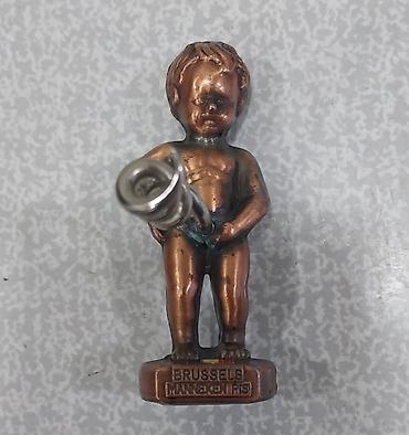 suviner pullar: Brüssel suveni̇ri antikvar – Manneken Pis fiqurlu şüşəaçan (burma — 4