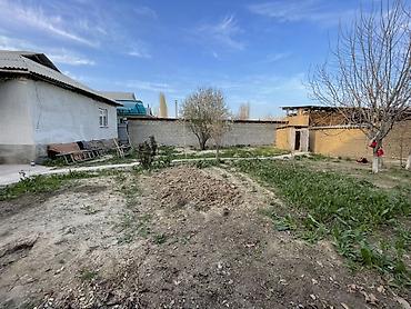 Продажа коттеджей и домов: Продаётся частный дом с большим двором и хозяйственными постройками.6 — 2