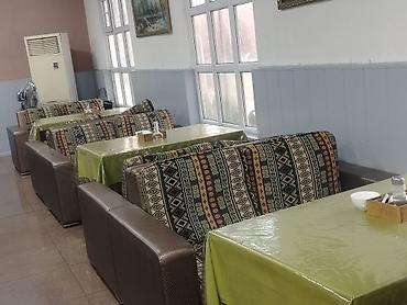 Прямые диваны: Продается б/у двухместные диваны — 6