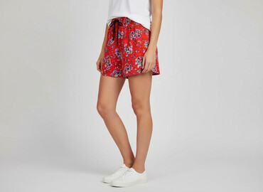 rozkloszowane spódnice czerwone: Pieces, Shorts for women, size M