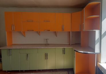 кухонные угловые диваны: Кухонный гарнитур, цвет - Оранжевый, Б/у