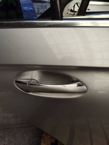 Дроссельные заслонки: Задняя правая дверная ручка Mercedes-Benz