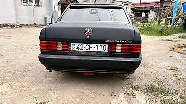 baqaj az: Mercedes‑Benz 190 (W201) sedan - Kuzov: 4 qapılı sedan, tünd qırmızı — 5