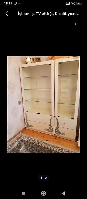 bag ucun stol stullar: Şəffaf vitrinli iki bölməli şkaf seti - Rəng: ağ (gümüşü naxışlı — 1