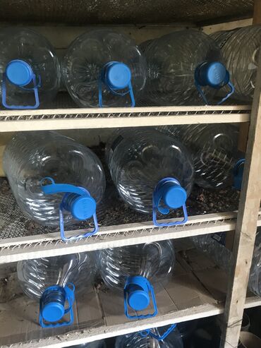 xurusdal qablar: 19 litrlik plastik Slavyanka və Sirab su qabları 40 ədəd var. Təmiz