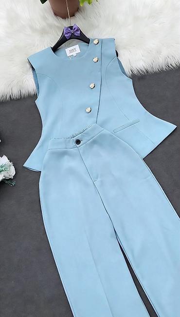 Kompleti: Komplet
Cena 3400
Vel.do 3xl
V28 — 8