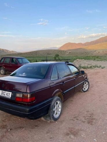 Volkswagen: Volkswagen Passat: 1992 г., 1.8 л, Механика, Газ, Седан