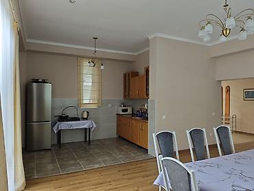 Продажа коттеджей и домов: Продается двухэтажный коттедж площадью 197 кв. м. вместе с участком — 10