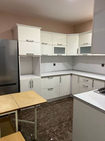 Mənzil kirayələyirəm: 3 otaqlı, 80 kv. m — 4