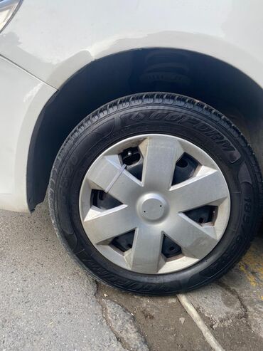 Skoda: Skoda Fabia, ağ rəng, 5 qapılı hetçbek. Texniki və daxili — 5