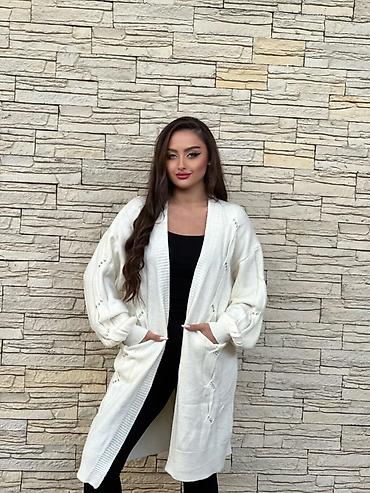 qadınlar üçün hörüklü papaqlar: Qadın uzun kardiqan - Model: Açıq önlü, uzun kardiqan - Dizayn: Qalın — 2