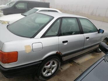 kia 5: Audi 80: 1992 г., 1.8 л, Механика, Бензин, Седан