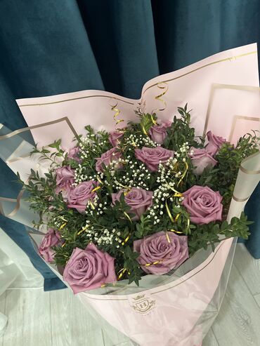 розы цветы: Продаю очень красивый большой букет цветов недорого
