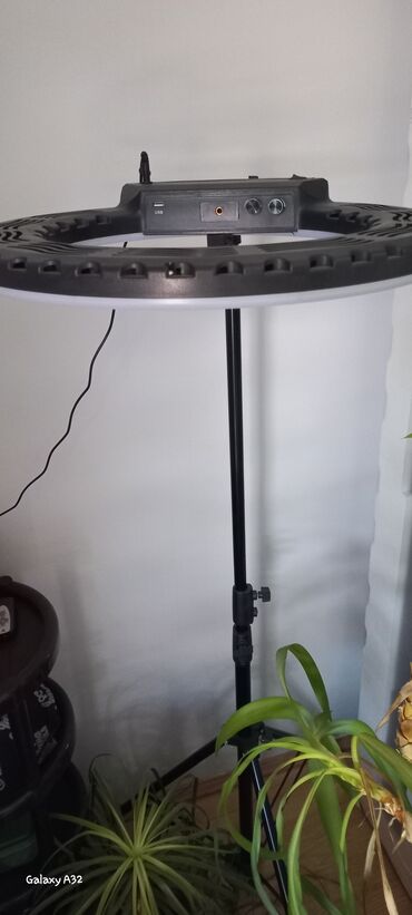 Na prodaju Ring Led Lampa,savršena za rad u bilo kojoj sferi beauty