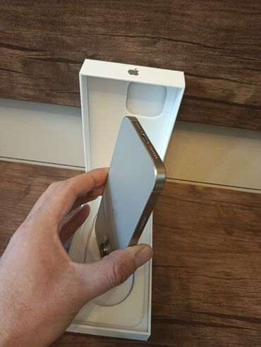 Apple iPhone: IPhone 16 Pro Max, 256 GB, Natural Titanium, Face ID — 7