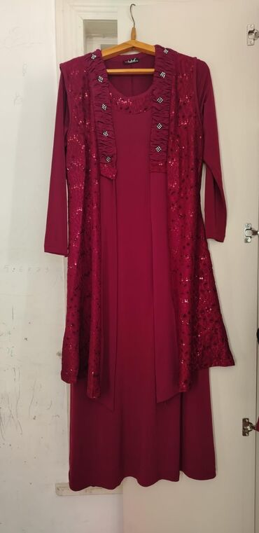 Dəstlər, kostyumlar: Qadın geyim dəsti – 4 ədəd 1) Tünd məxməri-bordo rəngdə uzun don - — 1