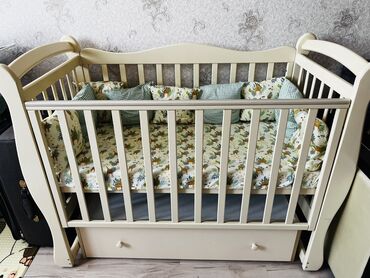 детская кроватка с ящиками: Для девочки, Для мальчика, Б/у