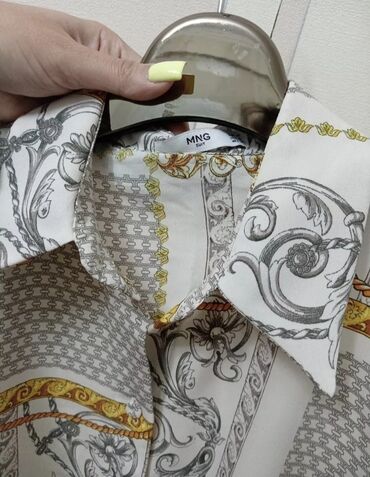 Köynək və bluzalar: Vərəqləyin. Bluzka baha alınıb 2 dəfə geyilib.M-L uyğun 12 — 6