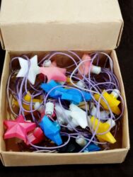 Digər işıqlandırma: CCCP dövrünə aid oyuncaqlar. 
Qiyməti üzərində yazılıb — 8