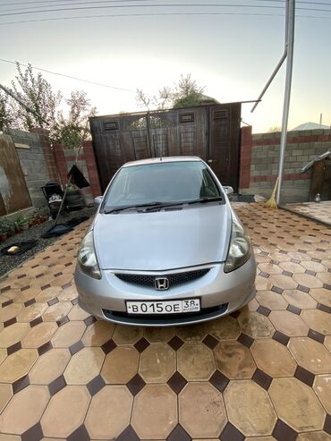 обмен на спринтер грузовой: Honda Fit: 2002 г., 1.3 л, Автомат, Бензин, Хетчбек