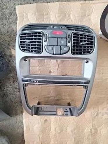 digalka za kola: LANCIA Y SREDISNI PANEL SA VENTILACIJOM | Sredisnji panel sa — 1