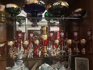 Digər dəstlər və servizlər: Məişət qabları dəsti - Boyalı, əl naxışlı dekorlu, ayaqlı iri — 12