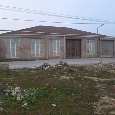 Kommersiya daşınmaz əmlakının satışı: Yeni suraxanıda 400 m³ anbar satılır
