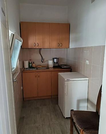 Magacini i radionice: Izdaje se prostrana i funkcionalna hala ukupne površine 420 m² ( 300 — 17