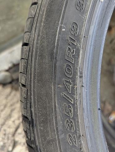 Продаю шины б/у 2 шт. 235/40/R19 цена 3500 сом за пару, одна 2000
