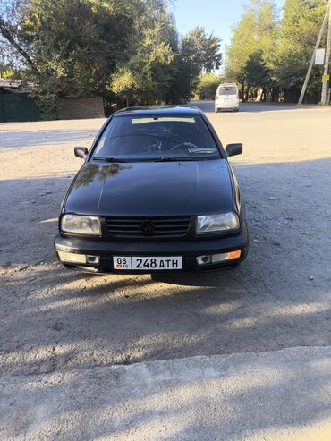 автомобиль ниссан кашкай: Volkswagen Vento: 1993 г., 1.8 л, Механика, Бензин, Седан
