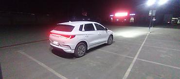range rover evoque: Электромобиль кроссоверного типа, белый цвет кузова. Основные — 2