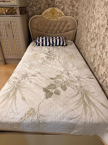 Iki eded bazali çarpayi.qiymeti ikisi birge 200 man.matras daxil.unvan