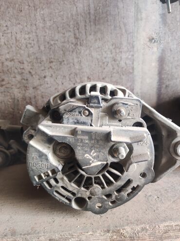 Bendekslər: Məhsul: BOSCH generator (alternator) Xüsusiyyətlər: - Brend: BOSCH -