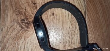 samsung gear наушники: Продам умные часы Samsung Gear S2 с зарядкой