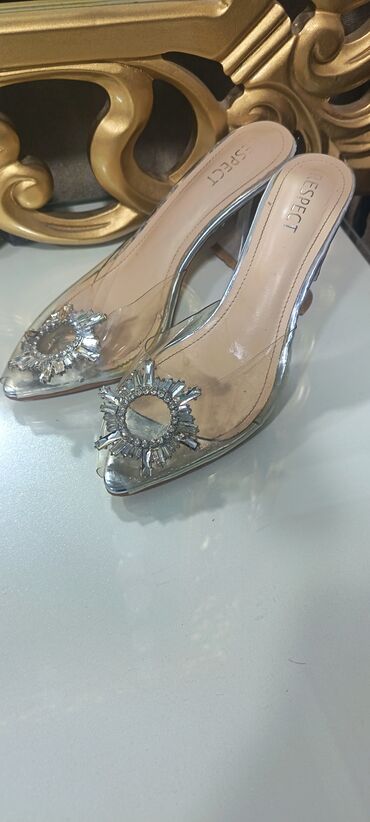 Tuflilər: Eyaqabi her biri 5azn fm. Zara firmasindi erazi bine savxoz — 8