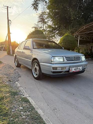 авто ижара: Volkswagen Vento: 1996 г., 1.6 л, Кол менен иштөөчү, Бензин, Седан — 10