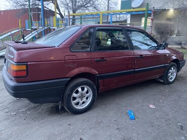 Volkswagen: Volkswagen Passat: 1989 г., 1.8 л, Механика, Бензин, Седан