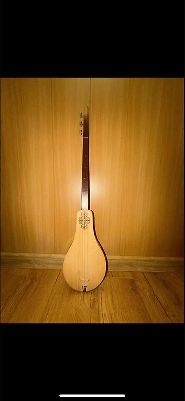 Казахский домбра (двухструнная), с чехлом. - Корпус каплевидной
