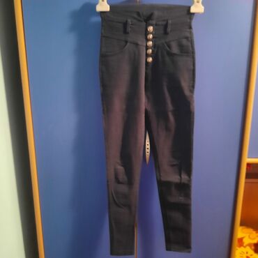 Ostala ženska odeća: Vel S i M
komad 300 din ili sve za 3500 din — 1