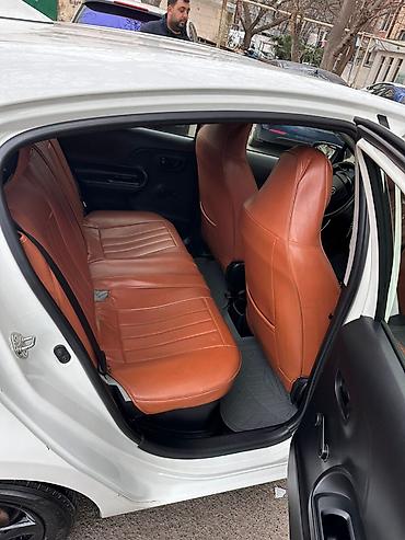 5 1: Toyota Aqua: 1.5 l | 2018 il — 8