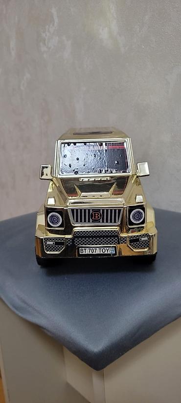 diskler teker: Qızılı rəngli oyuncağ avtomobil – SUV modeli - Material: parlaq — 1