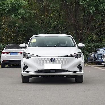 paneler: Changan Eado EV – tam elektrik sedan - Güc qurğusu: Önqaydılı — 2