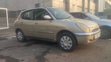 Toyota: Toyota Дуэт: 1999 г., 1 л, Автомат, Бензин, Хэтчбэк