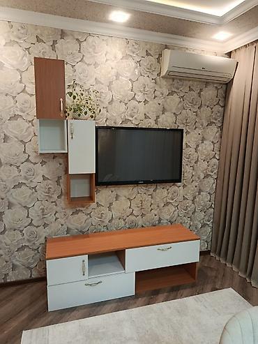 balta: TV stendi və divar asma modullu dolab dəsti - Dizayn: İki rəngli — 1