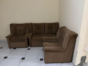 paletlərdən ibarət divan: Divan, İşlənmiş, Açılmayan, Bazasız, Vеlur parça, Çatdırılma yoxdur
